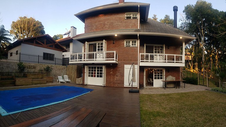 Rosa Casa no Bosque