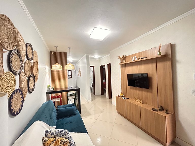 Rosa Casa com Piscina em Capão Novo