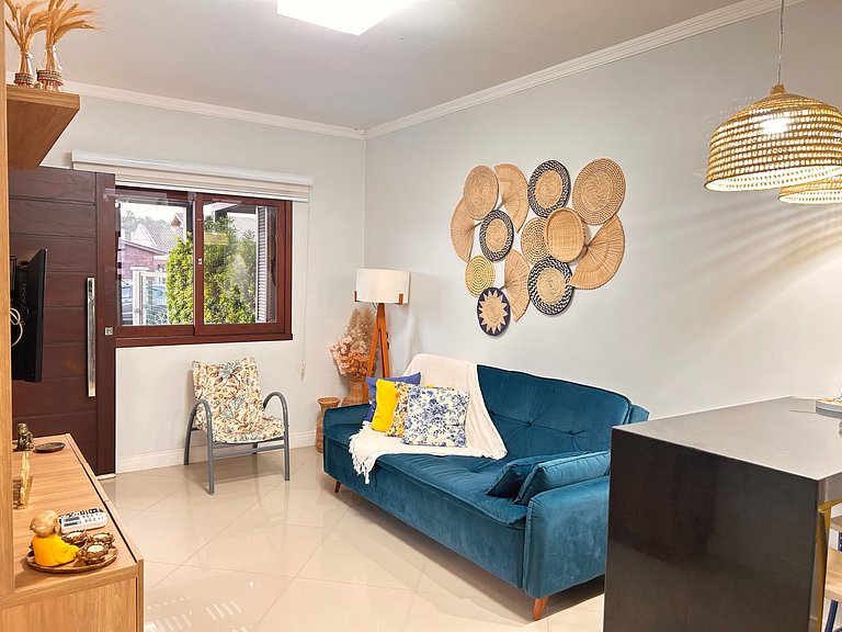 Rosa Casa com Piscina em Capão Novo