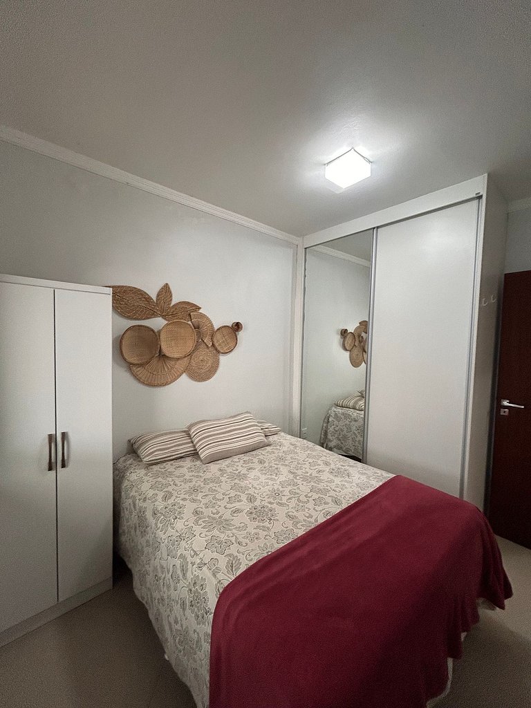 Rosa Casa com Piscina em Capão Novo