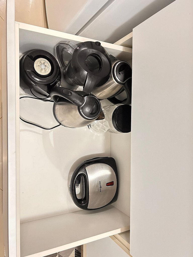 Rosa Casa com Piscina em Capão Novo