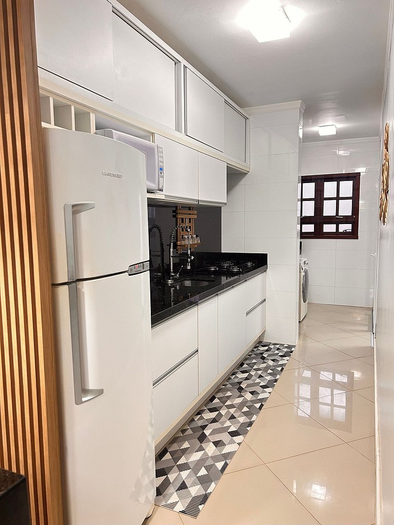 Rosa Casa com Piscina em Capão Novo