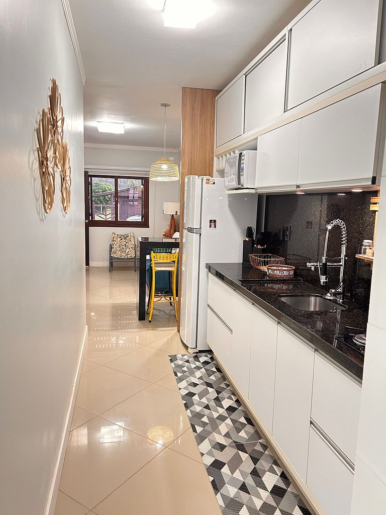 Rosa Casa com Piscina em Capão Novo