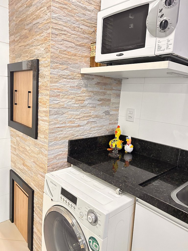 Rosa Casa com Piscina em Capão Novo