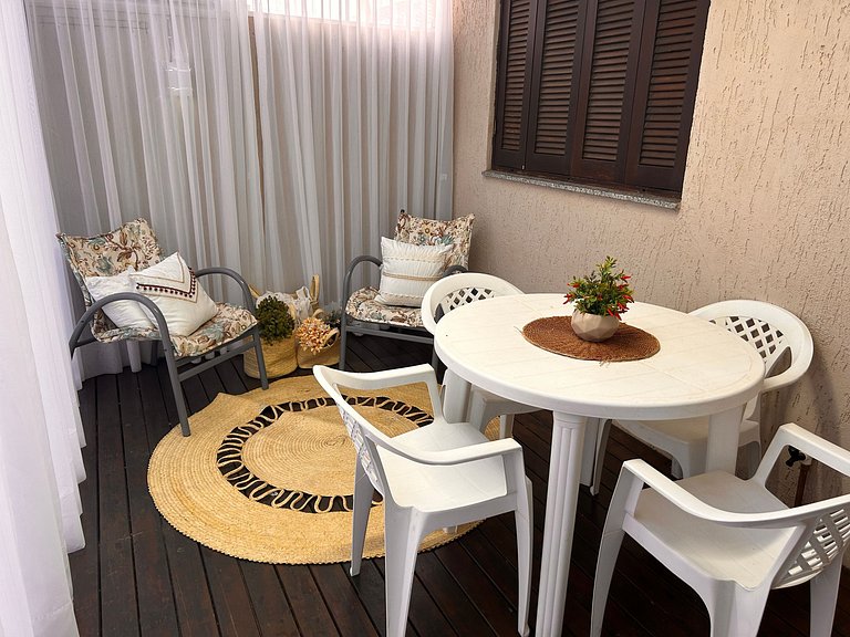 Rosa Casa com Piscina em Capão Novo