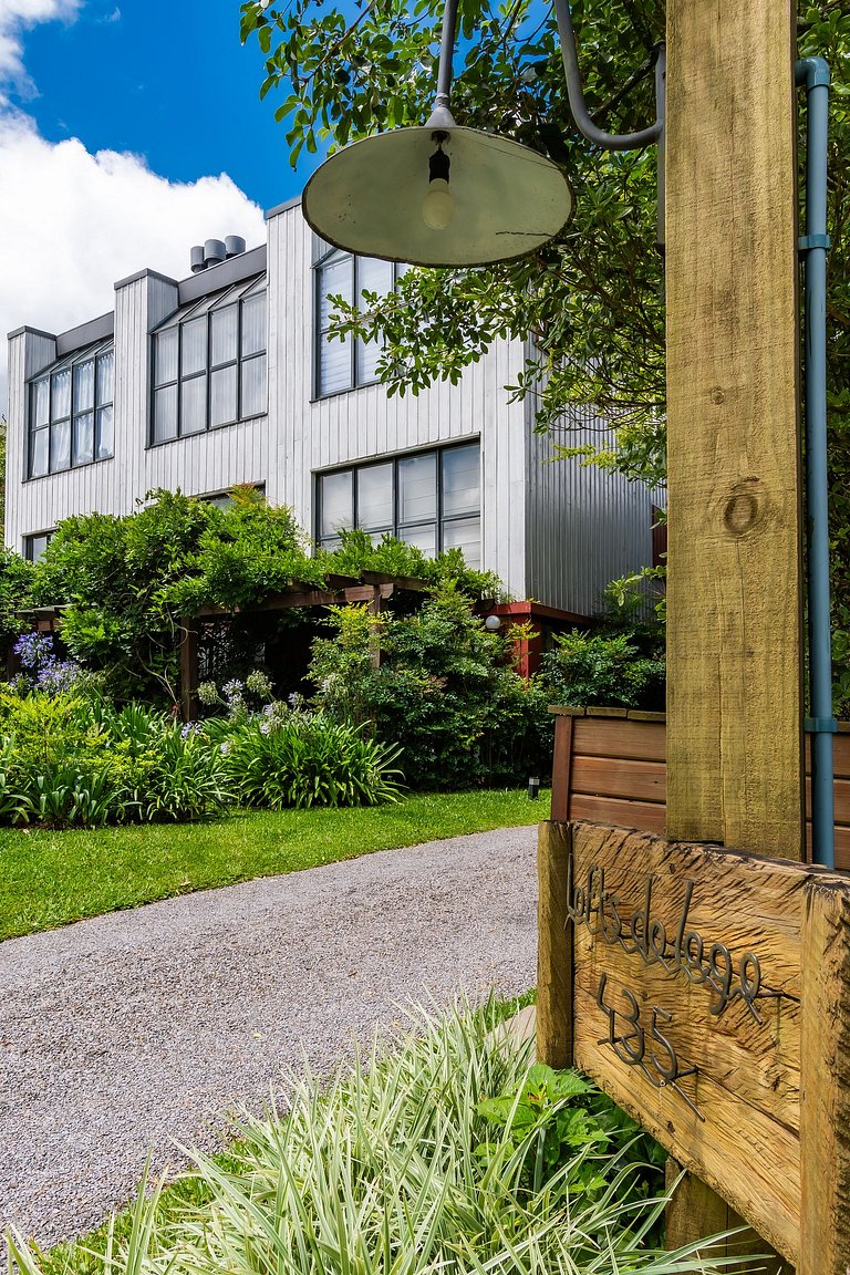 Rosa Edificio Lofts Lago dentro do condomínio Laje de Pedra